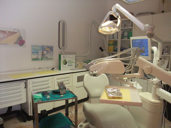Sala2  per esami diagnostici e igiene orale e lase...